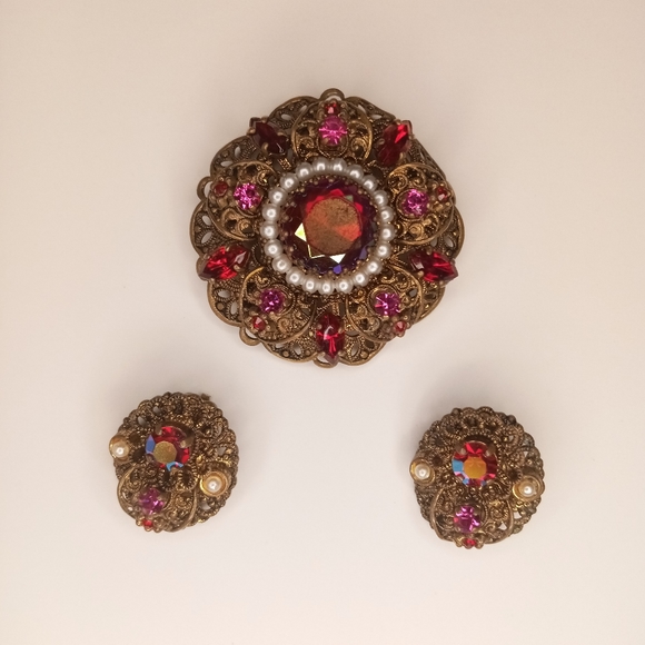 Filigree Brooch & Earrings Aurora Borealis Glass Red Pink Rhinestone Fau… - Picture 2 of 11